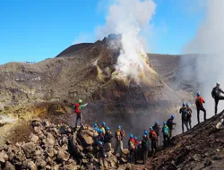 Mount Etna Guided Tour by Jeep with Wine Tasting